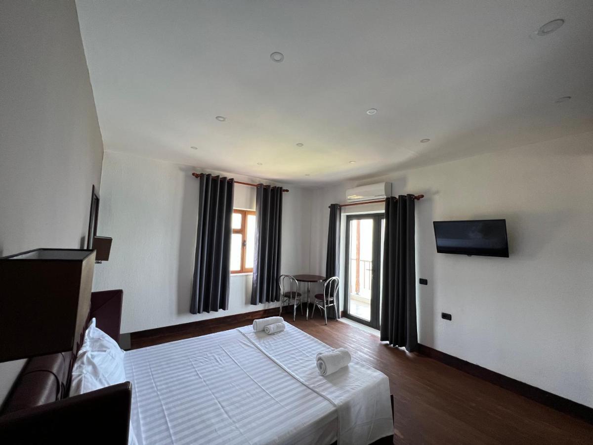 Hotel Victoria Memlishte Kültér fotó